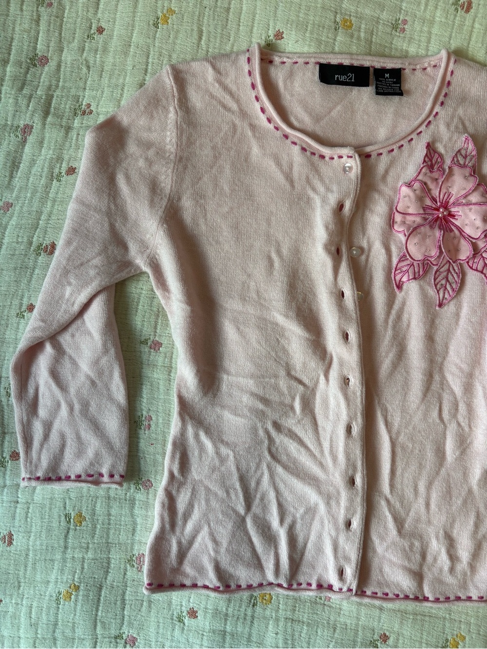 Gorgeous Vintage Pink Embroidered Flower Cardigan - Picture 6 of 8